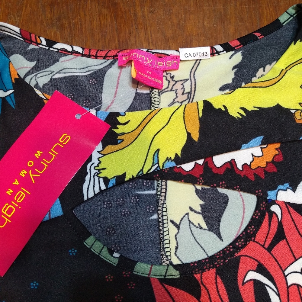 *HOST PICK* NWT Sunny Leigh Size 1X Brightly Coloured Pullover Shirt, Sh… - Picture 2 of 10